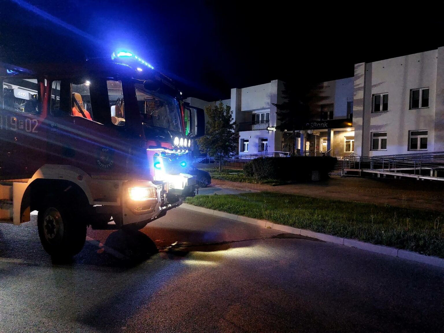 Złodzieje wysadzili bankomat - Napad na bankomat