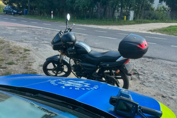 Kompletnie pijany motorowerzysta zatrzymany. Tłumaczenie zwala z nóg Pijany motorowerzysta - Policja Sulęcin