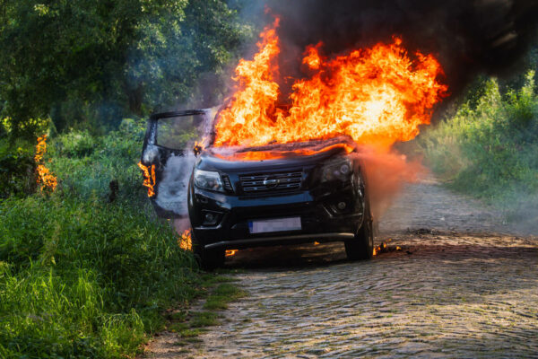 Pożar pod Zieloną Górą. Samochód osobowy cały w ogniu (ZDJĘCIA) Pożar Świdnica - Pożar koło Zielonej Góry
