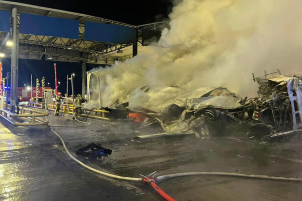 Tragiczny wypadek na A2. Ciężarówka rozbiła się i stanęła w ogniu (ZDJĘCIA) Wypadek na A2 - Wypadek A2 tir pożar