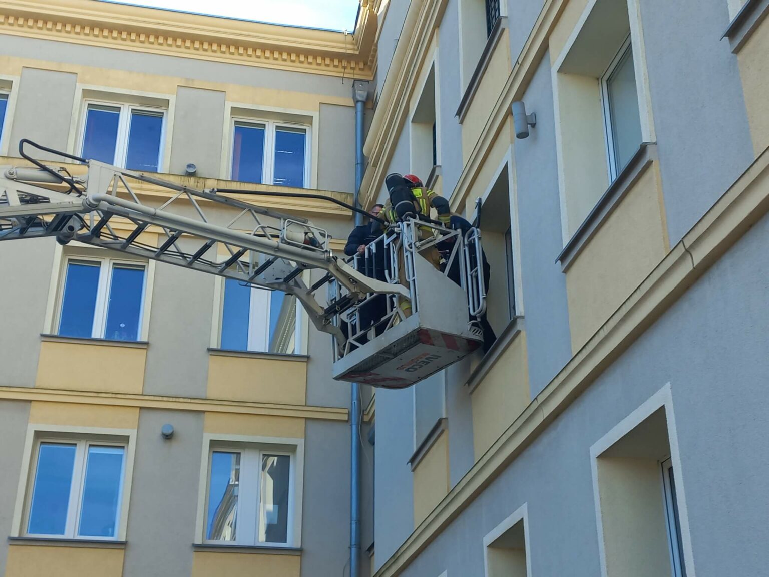 Akcja straży pożarnej Zielona G&oacute;ra - komenda Policja Zielona G&oacute;ra
