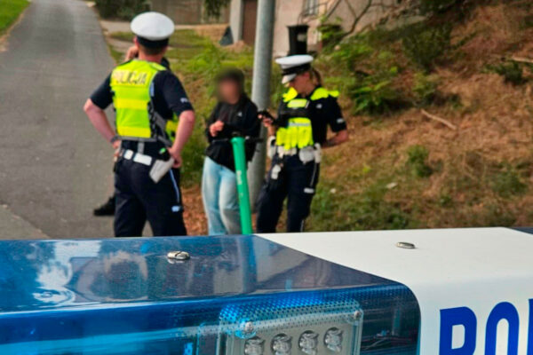 Kontrola hulajnóg w Gorzowie. Nie wszyscy młodzi znają przepisy Hulajnogi elektryczne Gorzów - Policja kontrola drogowa hulajnogi