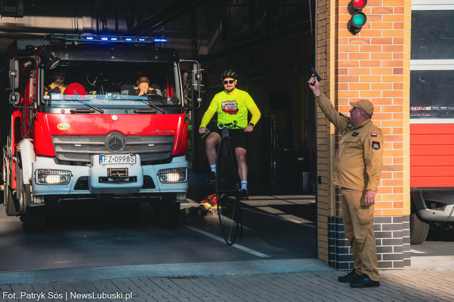 Łukasz Jęcz Strażak z Zielonej G&oacute;ry - Bicyklem dookoła Polski dla Emilka Jęcz