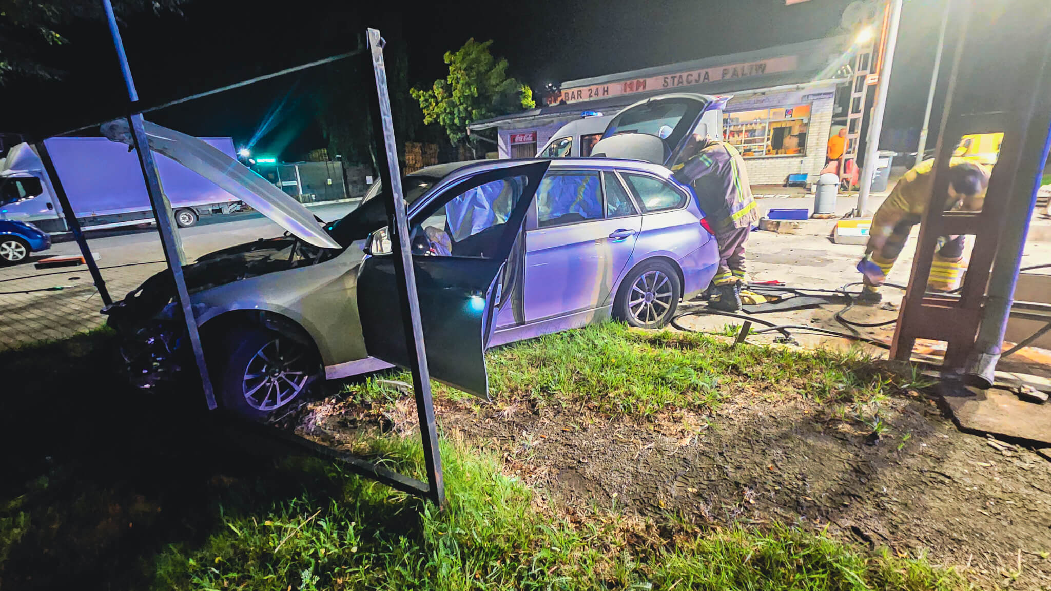 Pijany kierowca Świdnica - wypadek stacja paliw