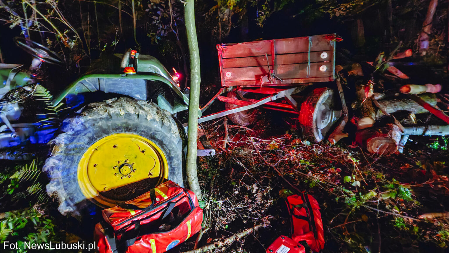 Wypadek Klępina - Wypadek Zielona G&oacute;ra. Mężczyzna przygnieciony przyczepą