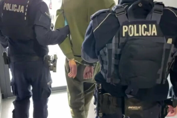 Atak pseudokibiców na A2. Brutalne pobicie kibica innej drużyny Atak pseudokibiców autostrada A2 - pobicie kibica MOP Chociszewo