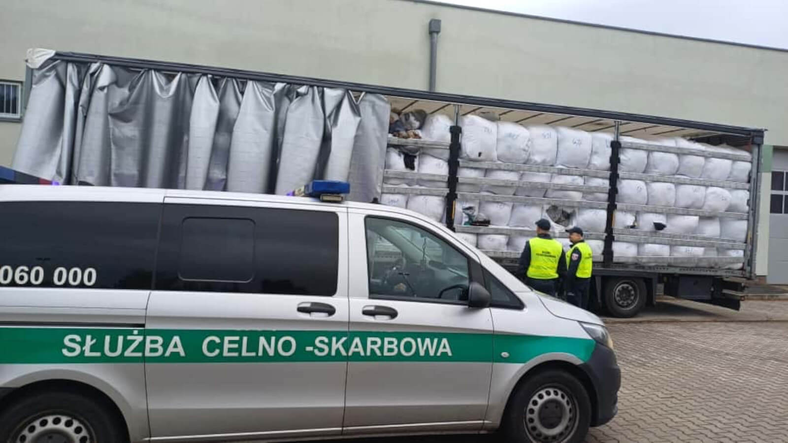 Nielegalne śmieci trasa S3 Zielona Góra - Krajowa Administracja Skarbowa