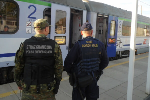 Rzepin. 18-letni Kolumbijczyk nielegalnie przyjechał z Niemiec. Zatrzymali go na peronie Nielegalny imigrant Rzepin - Straż Ochrony Kolei Rzepin