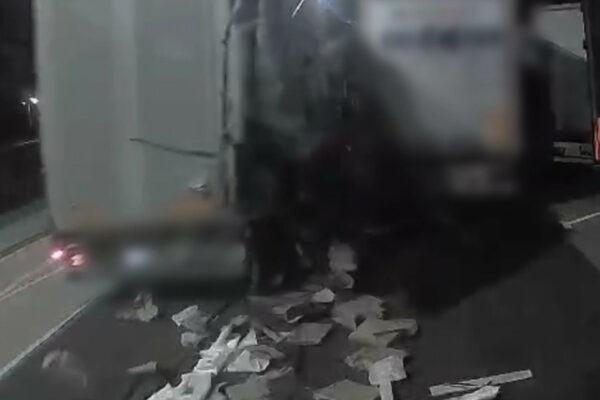 Pijany kierowca ciężarówki gubił towar na S3 pod Sulechowem. Jest nagranie Pijany kierowca ciężarówki Trasa S3 Sulechów - nagranie z parkingu MOP