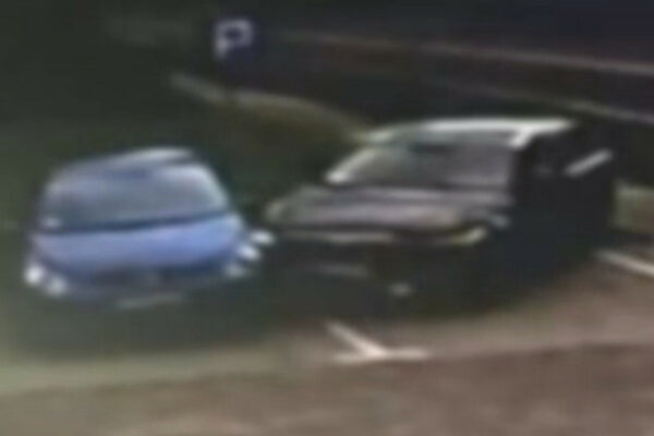 Pijany kierowca pojechał po zakupy i uszkodził auto we Wschowie. Jest nagranie Pijany kierowca Wschowa - Kolizja Wschowa