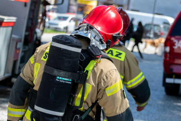 Pożar w fabryce Rockwool w Cigacicach. W akcji 6 zastępów straży pożarnej Pożar Rockwool Cigacice koło Sulechowa - Straż pożarna Zielona Góra
