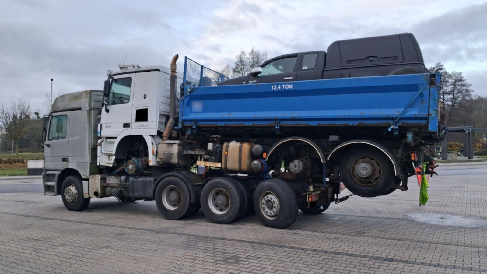 Absurdalny transport na S3 - S3 kontrola ITD. Ciężarówka przewoziła ciężarówkę