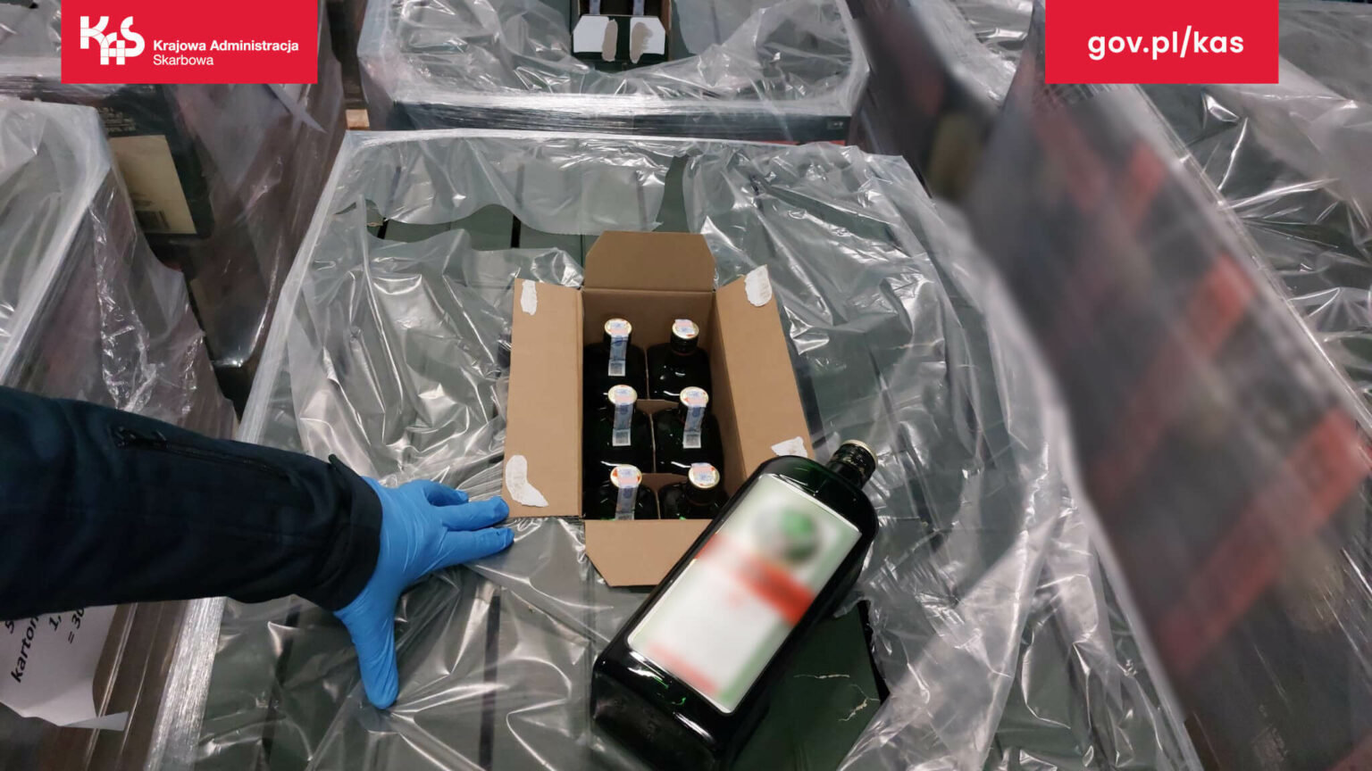 Akcja KAS nielegalny alkohol - granica Polska Niemcy Świecko