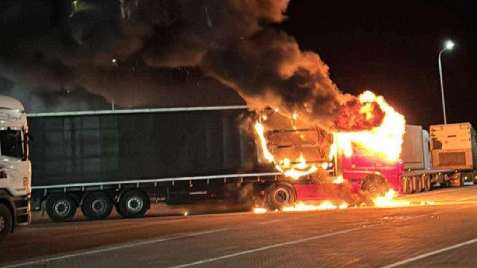 Pożar na A2 - Pożar ciężarówki A2 MOP Gnilec. Straż pożarna Słubice