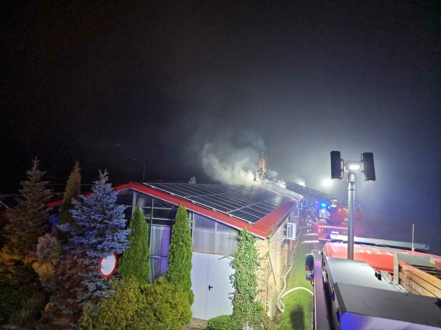 PozarWawrowKarczmaPodLosiem09.11.25_1 pożar Wawrów Karczma pod Łosiem - akcja gaśnicza Gorzów