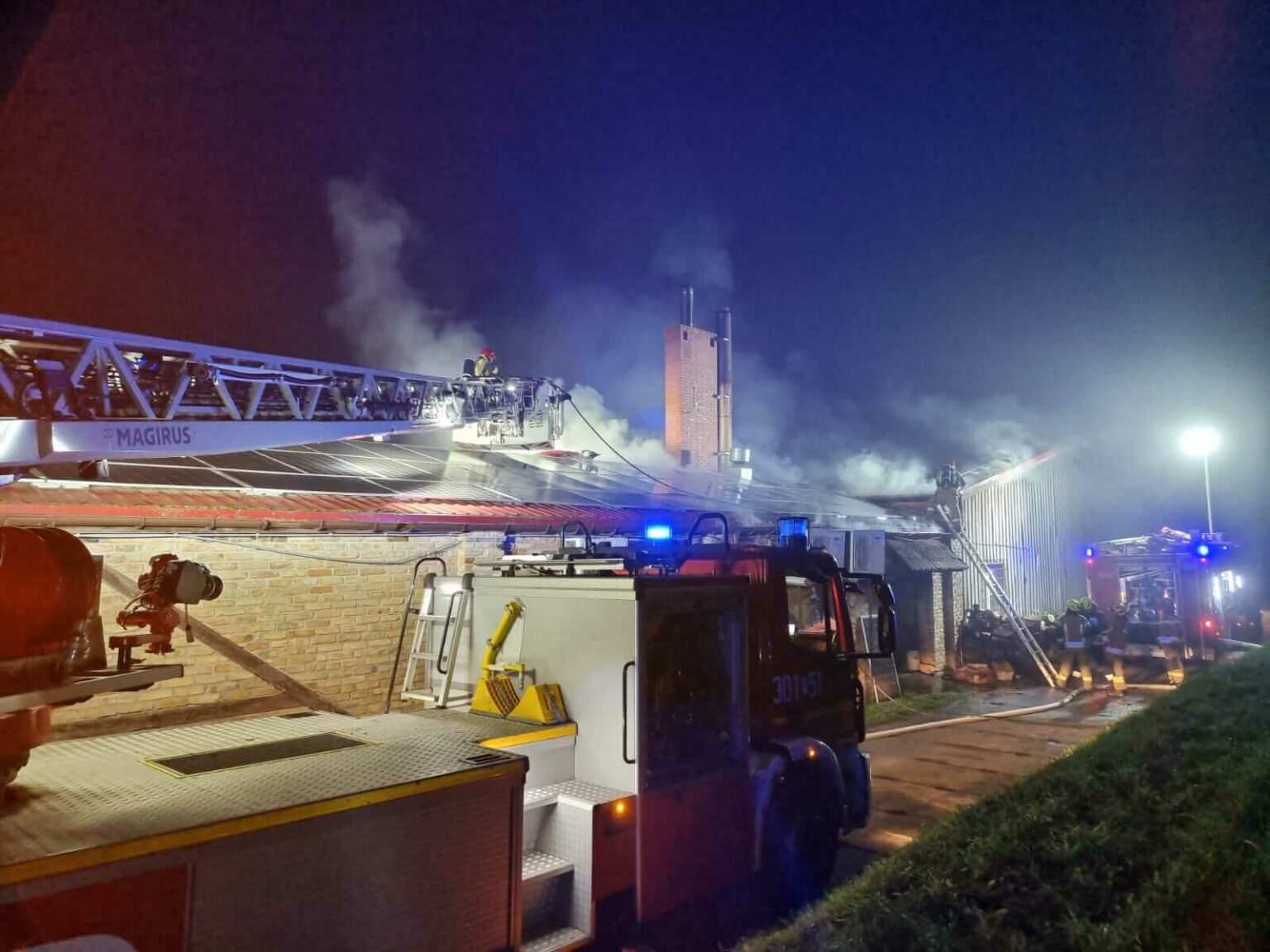 PozarWawrowKarczmaPodLosiem09.11.25_3 pożar Wawrów Karczma pod Łosiem - akcja gaśnicza Gorzów