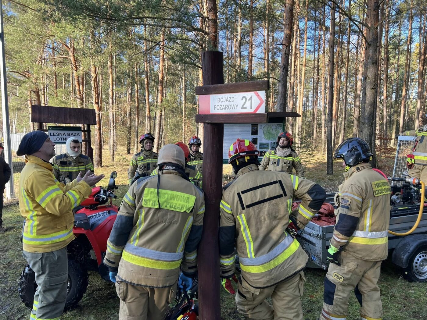 Ćwiczenia strażaków - pożary traw i lasów. Straż pożarna Lubuskie