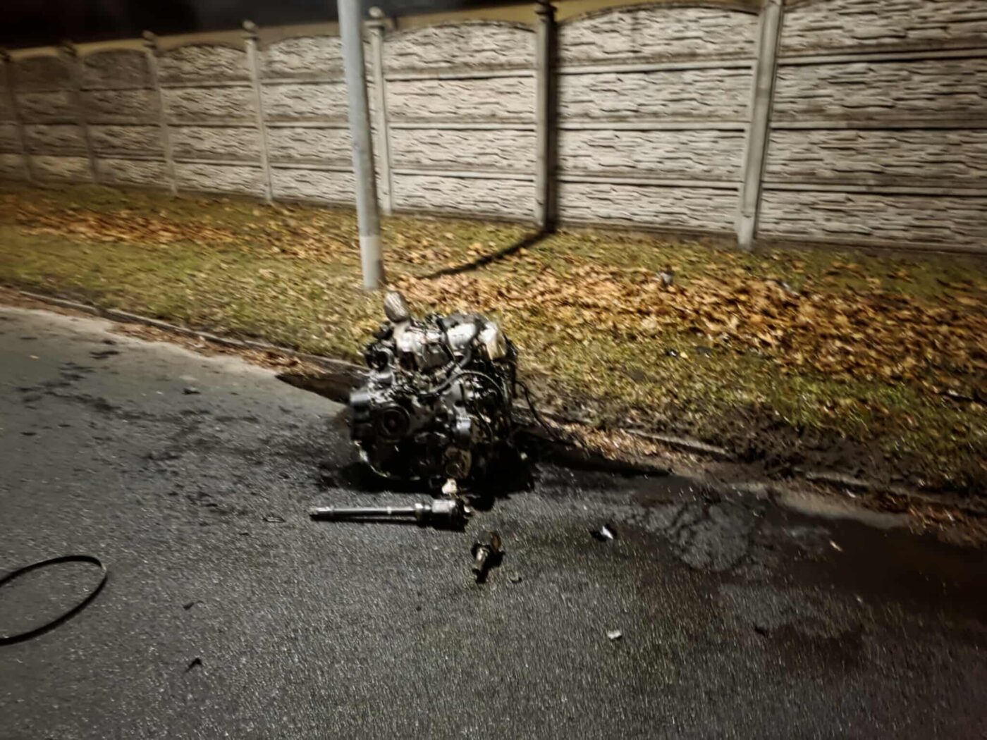 WypadekKrosnoOdrzanskie14.11.25_1 Wypadek Krosno Odrzańskie - Auto rozbite o drzewo