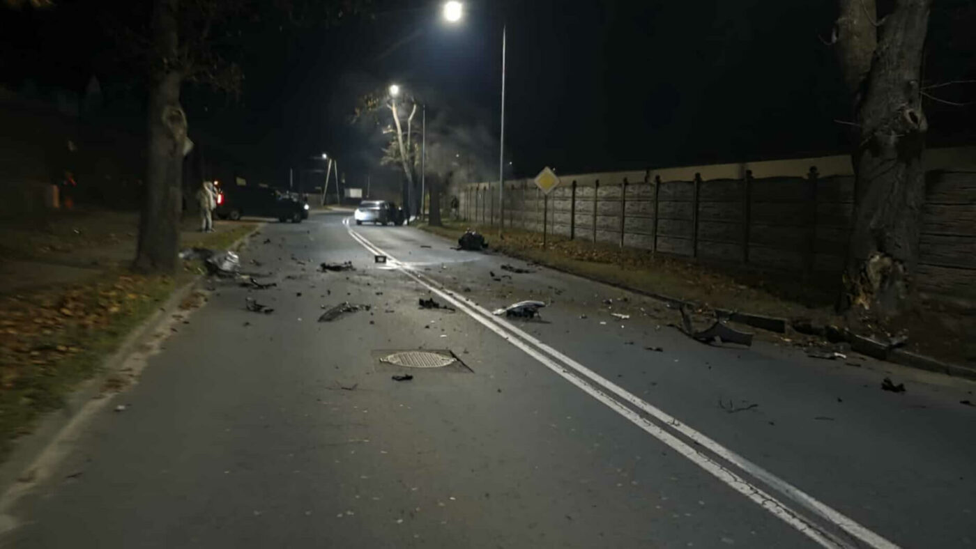 Wypadek Krosno Odrzańskie - Auto rozbite o drzewo