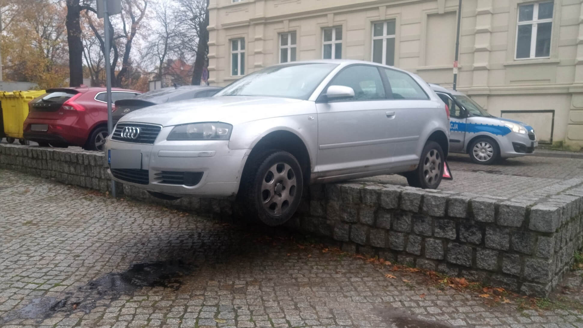 parkowanie na murku Zielona Góra - Audi Zielona Góra
