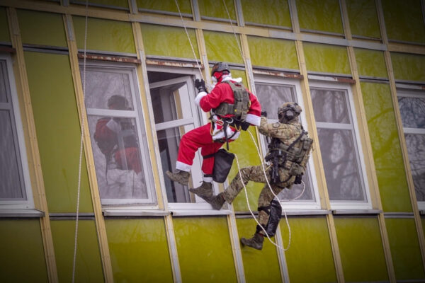 Akcja kontrterrorystów szpital Gorzów - Mikołaj policja