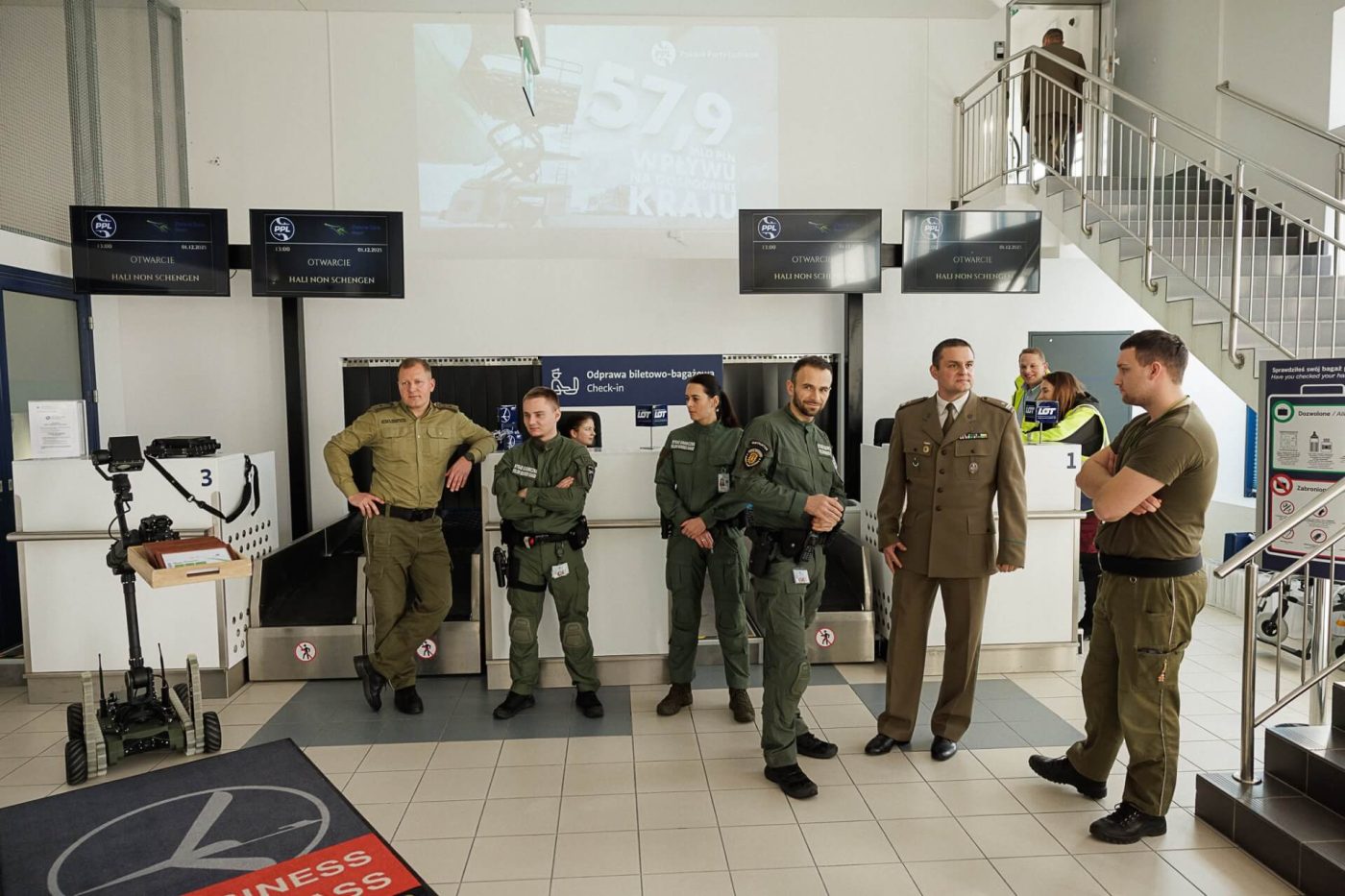 Lotnisko Zielona Góra-Babimost - nowa hala odlotów. strefa Non-Schengen