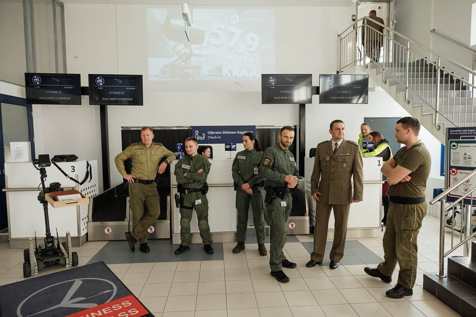 Lotnisko Zielona G&oacute;ra-Babimost - nowa hala odlot&oacute;w. strefa Non-Schengen