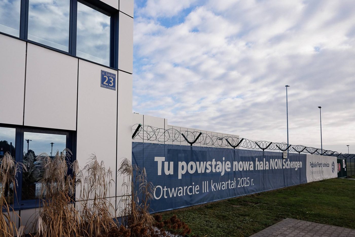 Lotnisko Zielona Góra-Babimost - nowa hala odlotów. strefa Non-Schengen