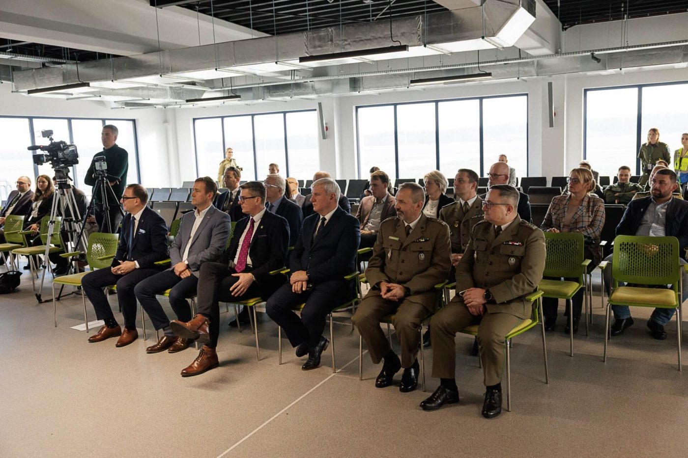 Lotnisko Zielona Góra-Babimost - nowa hala odlotów. strefa Non-Schengen