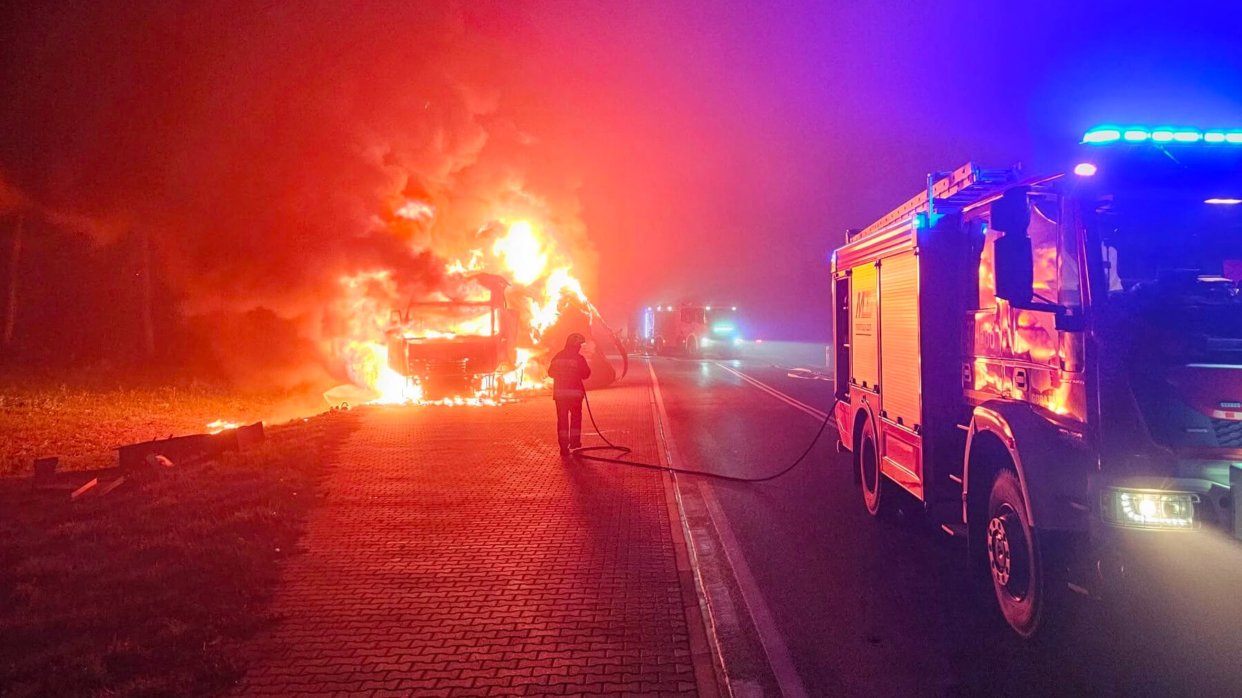 Pożar na DK24 Przytoczna - Pożar ciężarówki DK24 Wierzbno