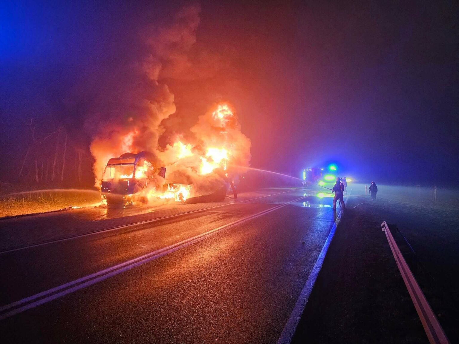 Pożar na DK24 Przytoczna - Pożar ciężar&oacute;wki DK24 Wierzbno