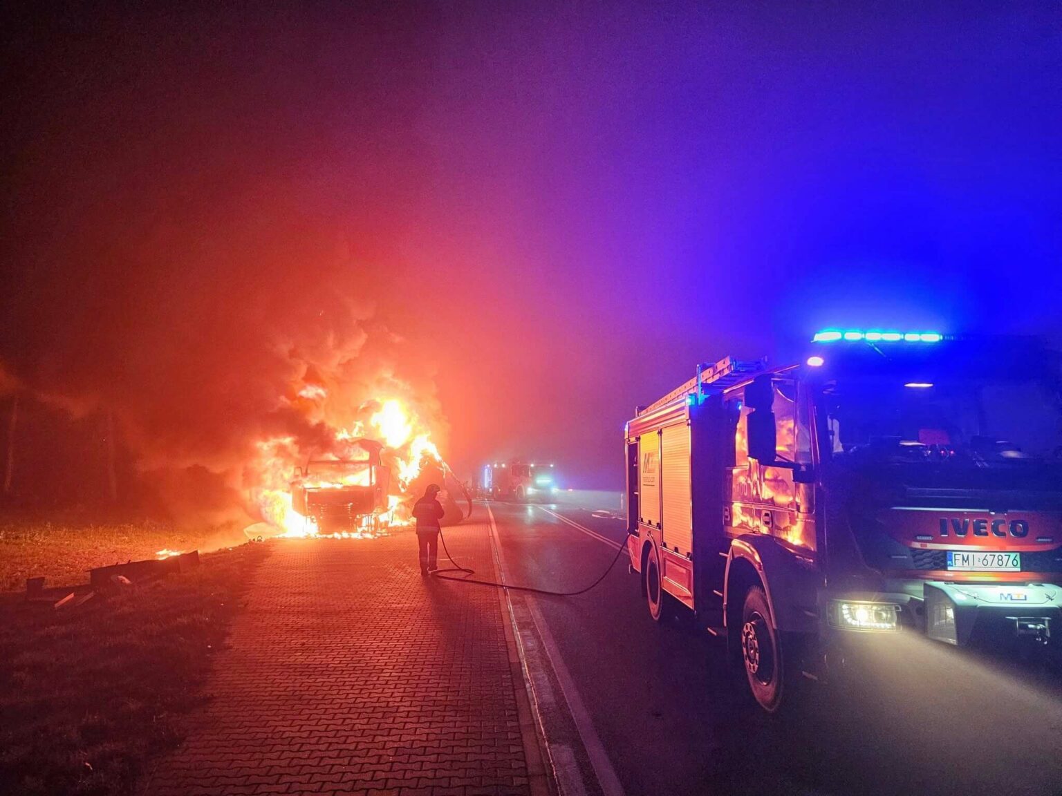 Pożar na DK24 Przytoczna - Pożar ciężar&oacute;wki DK24 Wierzbno