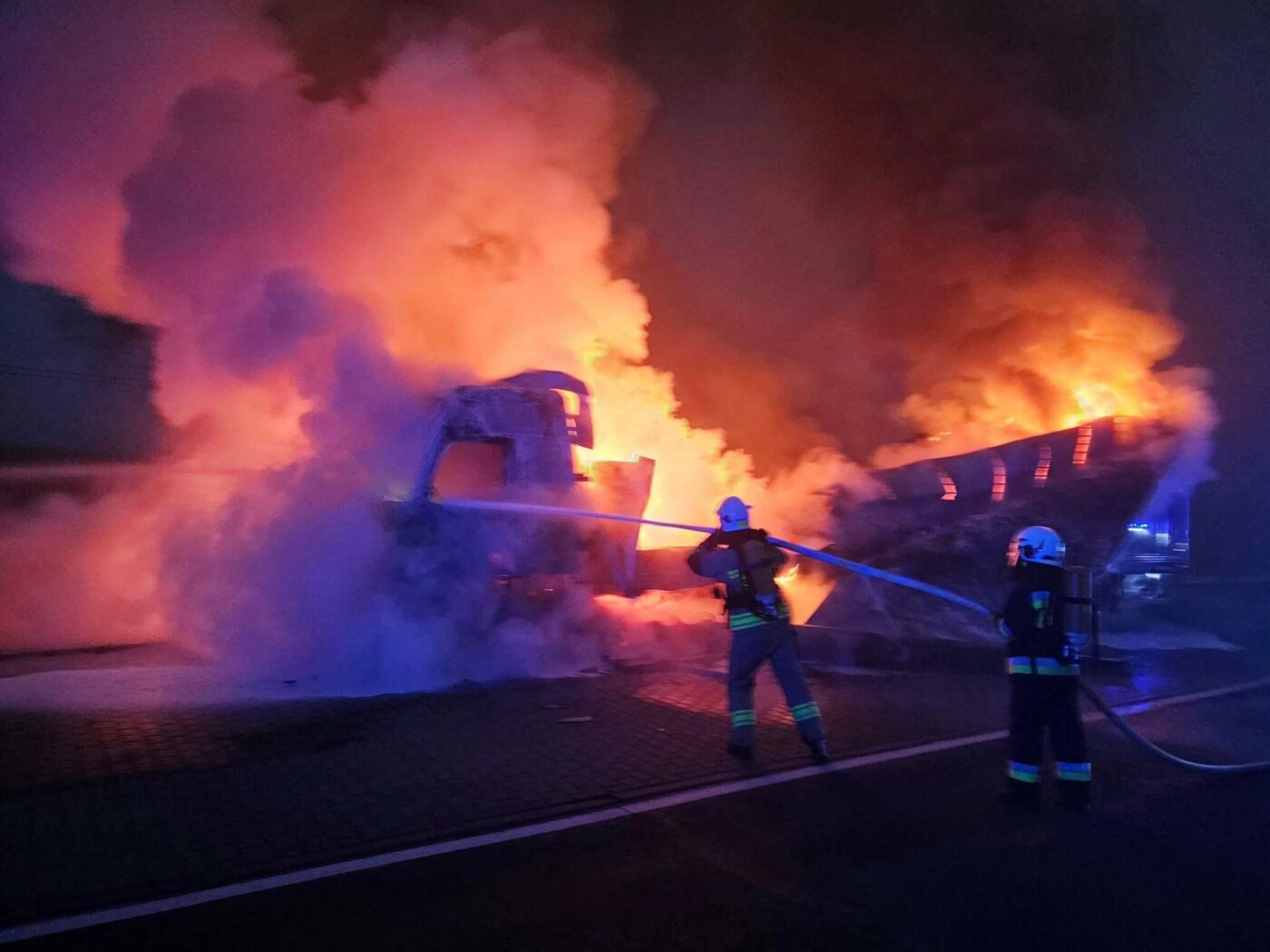 Pożar na DK24 Przytoczna - Pożar ciężarówki DK24 Wierzbno