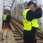 zdewastowany wiadukt - Policja Zielona Góra, Straż Ochrony Kolei