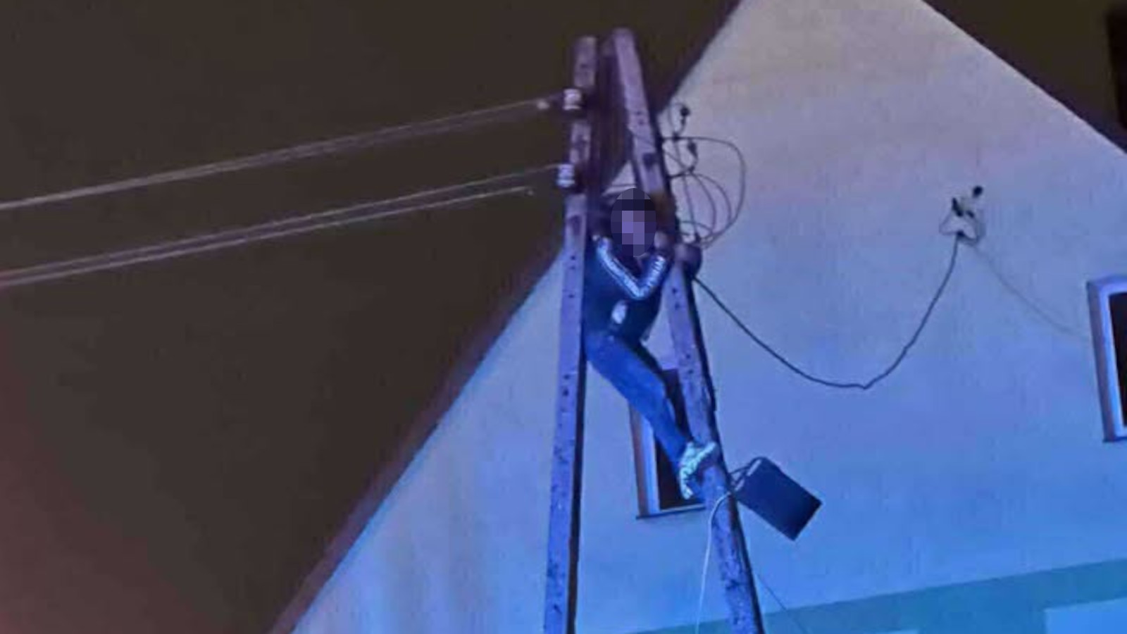 mężczyzna na liniach energetycznych Gubin - Gubin bez prądu