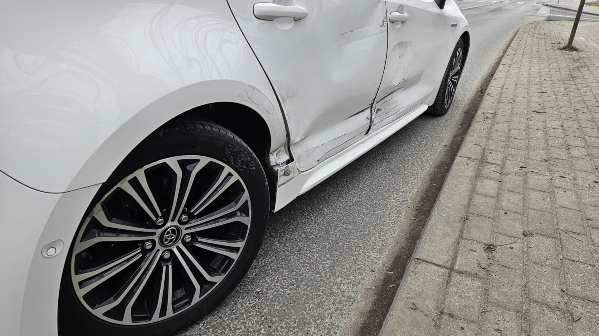 Kolizja Zielona Góra - wyjazd z posesji Jaskółcza Zielona Góra