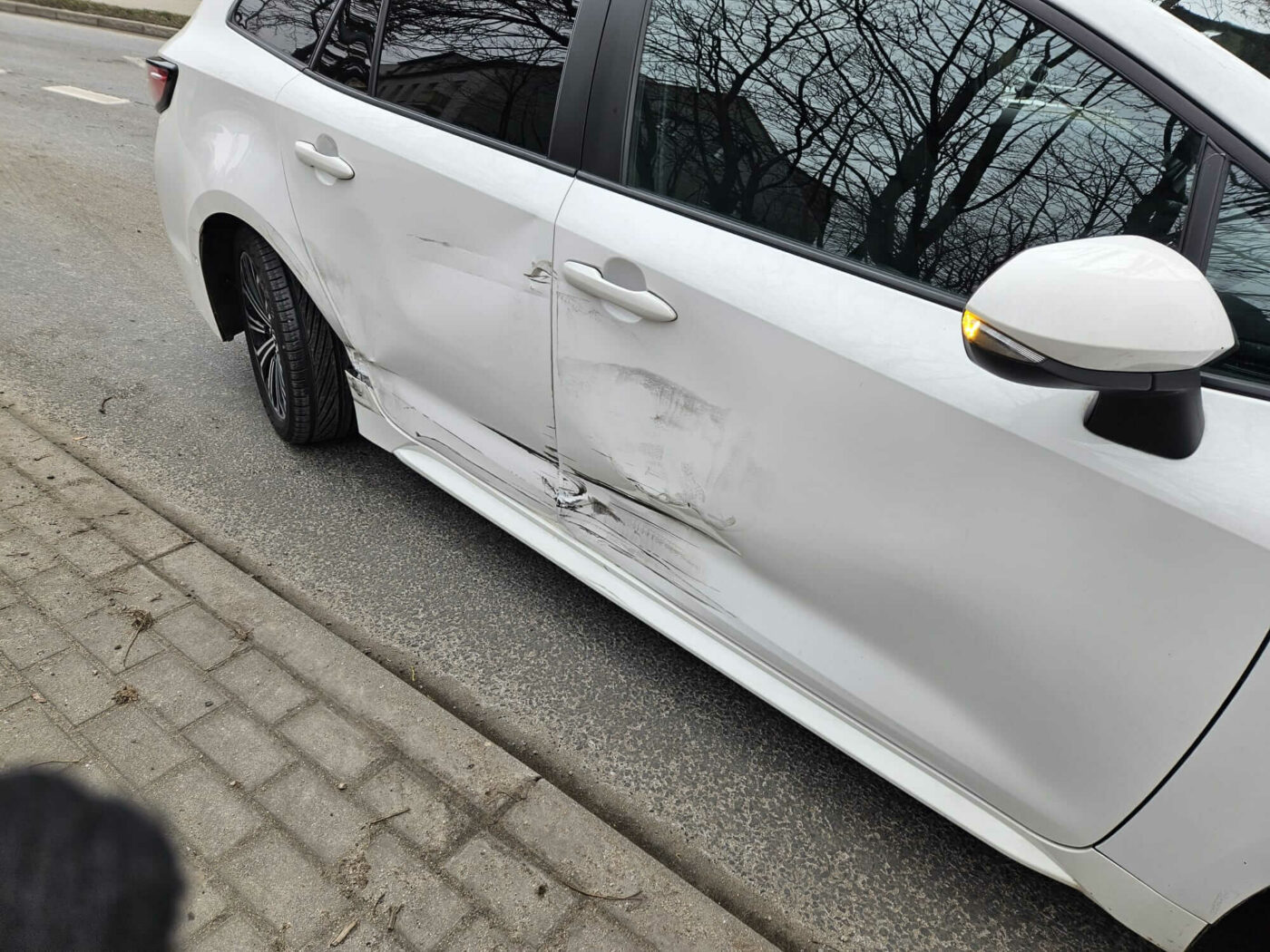 Kolizja Zielona G&oacute;ra - wyjazd z posesji Jask&oacute;łcza Zielona G&oacute;ra