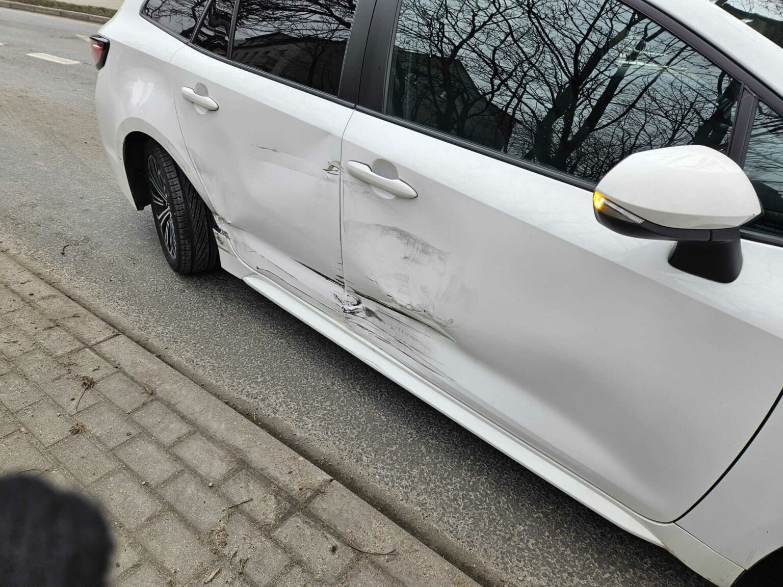 Kolizja Zielona G&oacute;ra - wyjazd z posesji Jask&oacute;łcza Zielona G&oacute;ra