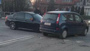 Kolejne zderzenie w Zielonej Górze. Kraksa osobówek w centrum miasta