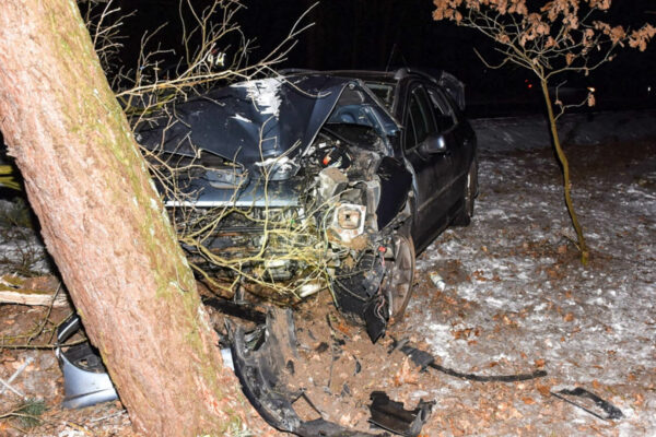 pijany kierowca wiózł dzieci - wypadek pod Nową Solą