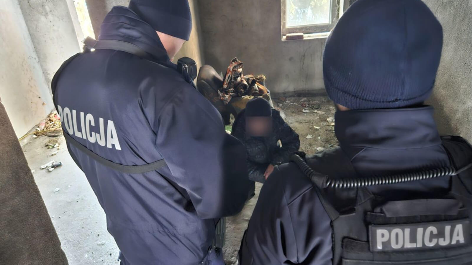 policja sprawdza pustostany Zielona Góra - bezdomni Zielona Góra