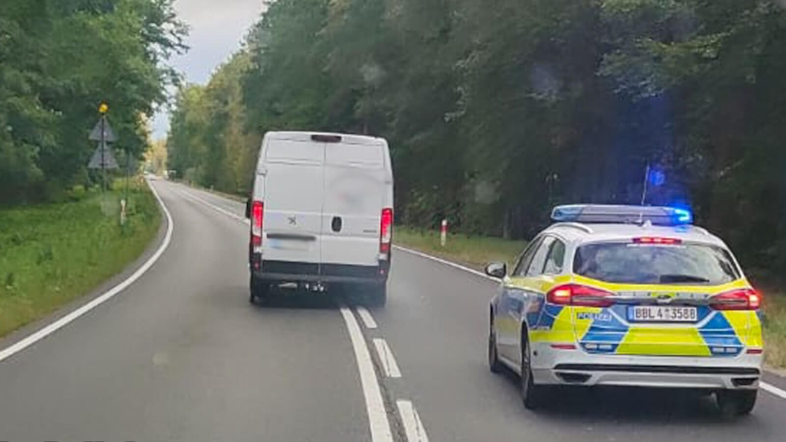 pościg transgraniczny Gubinek - kradzież busa Peugeot Boxer