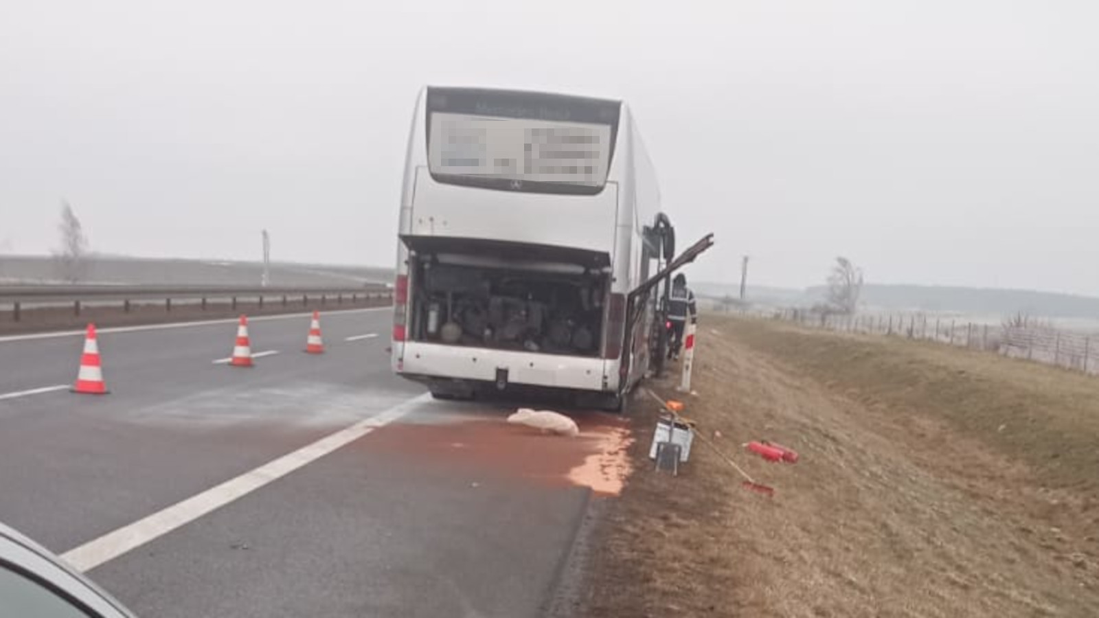 pożar autokaru S3 - autokar z dziećmi