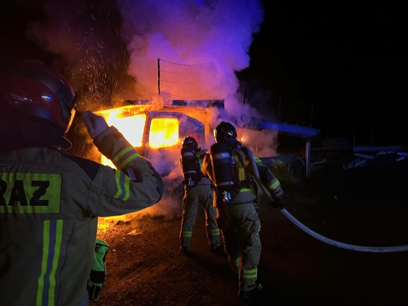 Pożar ciężar&oacute;wki DK22 - Straż pożarna Sulęcin