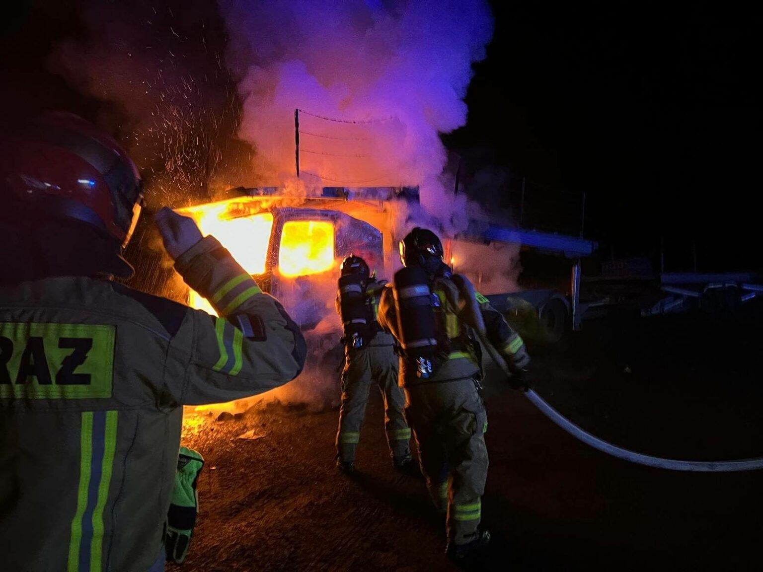 Pożar ciężar&oacute;wki DK22 - Straż pożarna Sulęcin