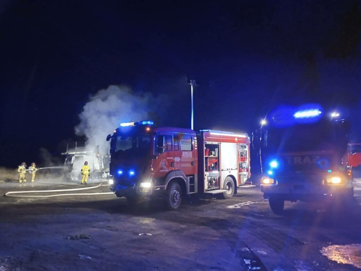 Pożar ciężar&oacute;wki DK22 - Straż pożarna Sulęcin