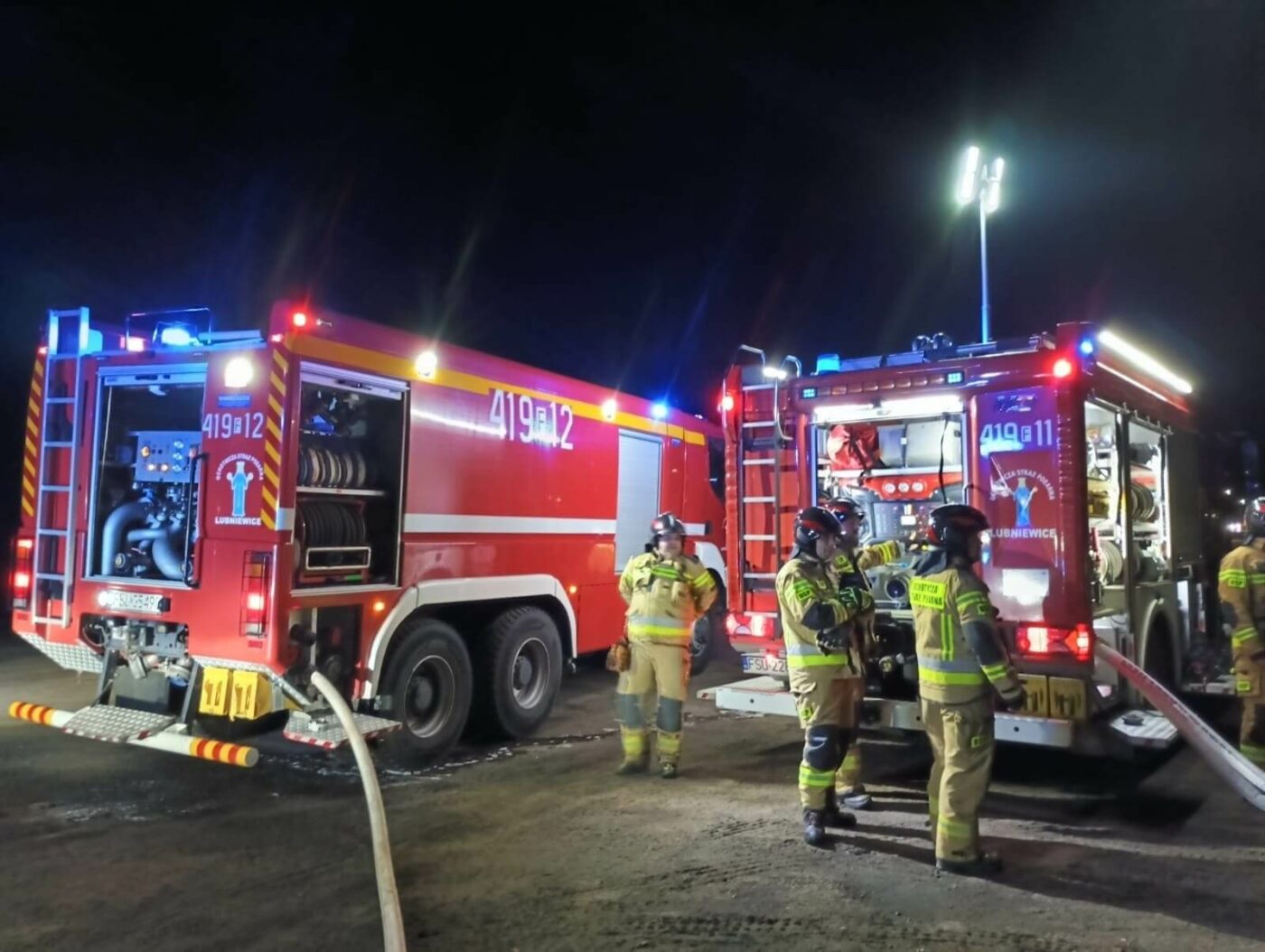 Pożar ciężar&oacute;wki DK22 - Straż pożarna Sulęcin