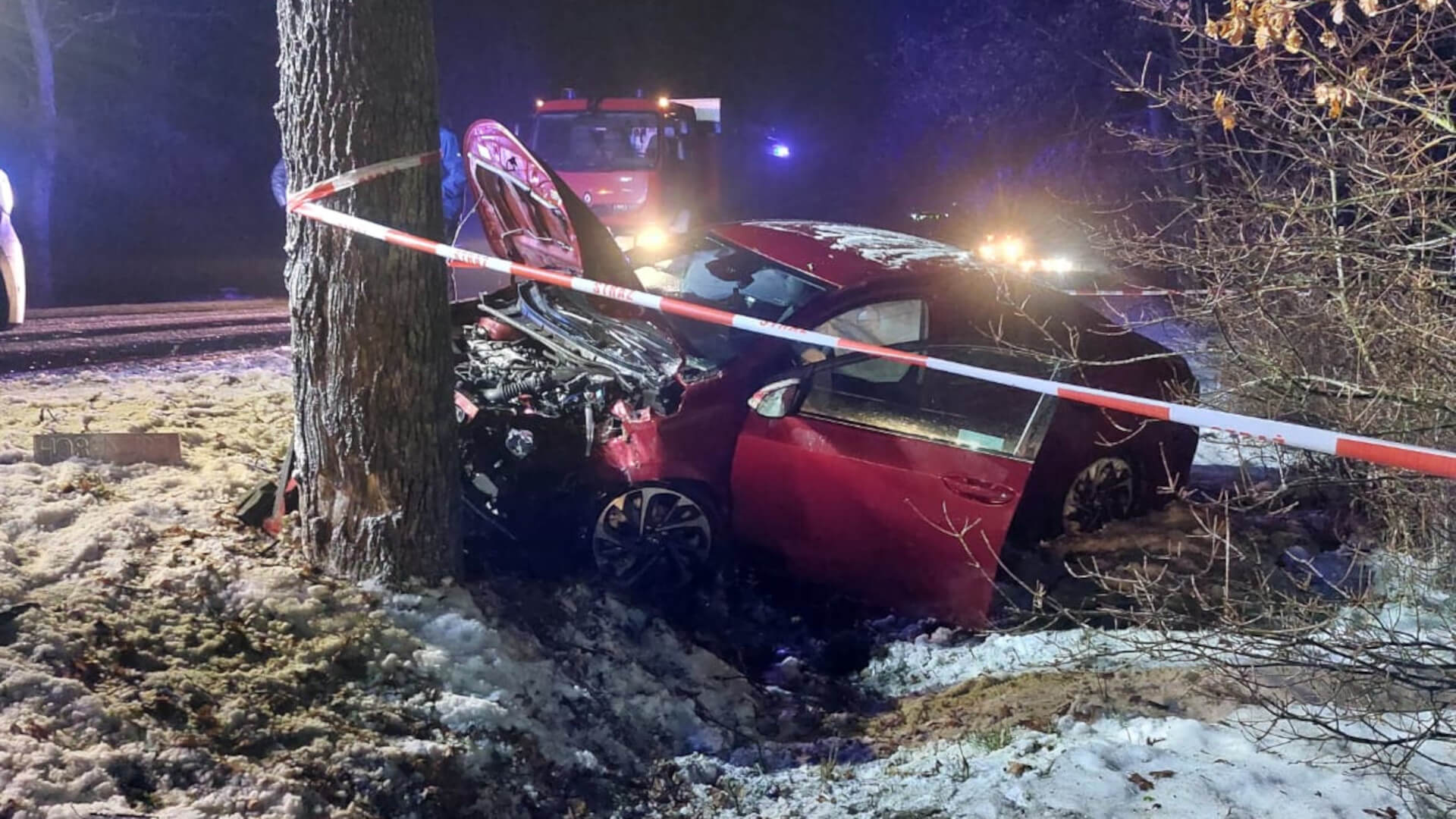 Wypadek na DK29 - Wypadek Słubice. Uderzył w drzewo