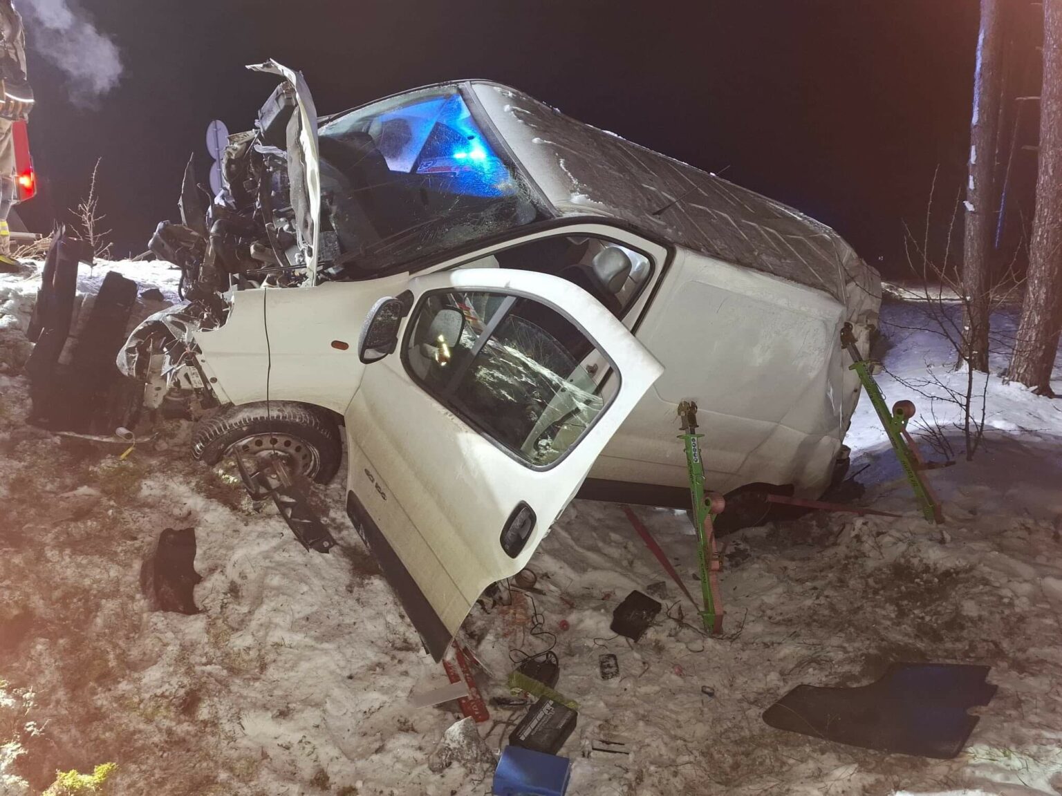 Wypadek Rzepin - dachowanie busa butle z gazem