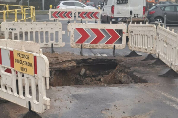 zapadnięta jezdnia - ul. Francuska Zielona Góra